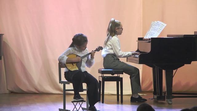 О. Моисеева "Новогоднее попурри", исполняет Ипатова Аня, преподаватель Зайко Л.М. смотреть онлайн