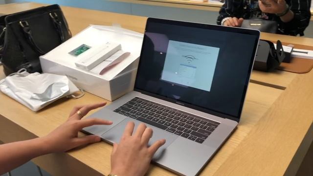 unboxing latest macbook pro touch bar смотреть онлайн