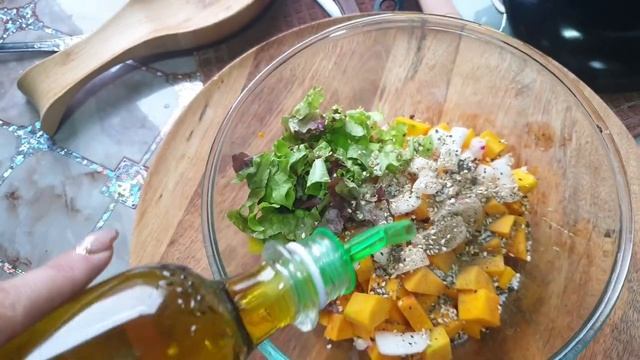 ОКТЯБРЬСКИЙ ВКУСНЕЙШИЙ САЛАТ. смотреть онлайн