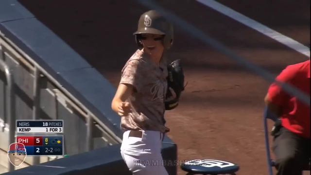 MLB | Beautiful Ballgirl - Amazing catch смотреть онлайн