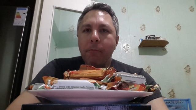 АСМР ИТИНГ. КУШАЮ КОНФЕТЫ. ASMR