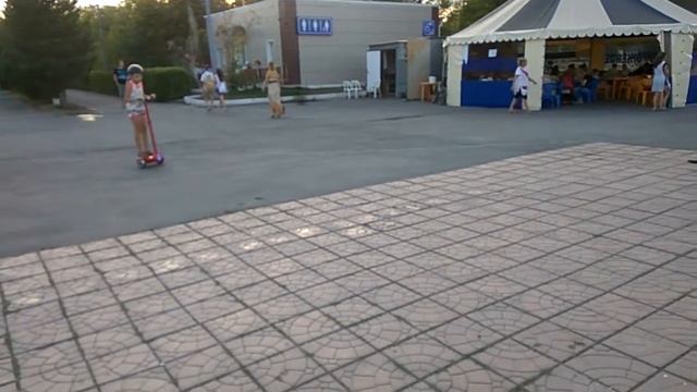 Я катаюсь на гироскутере с палочкой ??? смотреть онлайн