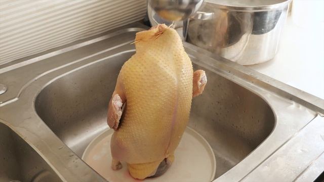 Утка, курица, гусь или индейка, приготовленные не совсем обычным способом смотреть онлайн