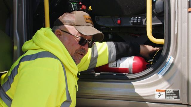 Tour Of A 2024 Freightliner Cascadia