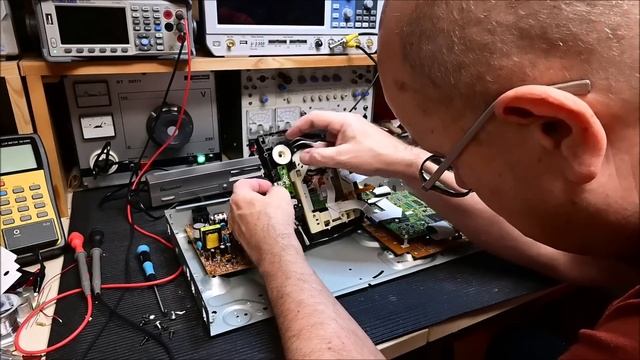 CD Player Schublade pendelt, immer das gleiche. смотреть онлайн