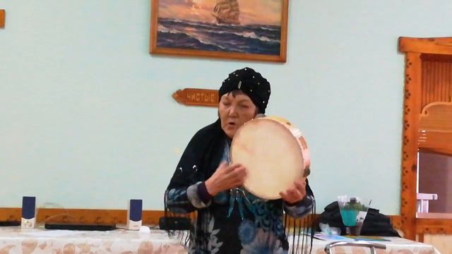 На Козыревских чтениях, в Научном, выступает Якутская шаманка смотреть онлайн