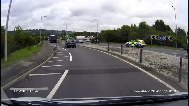 How not to react to Emergency services! A249 M20 смотреть онлайн