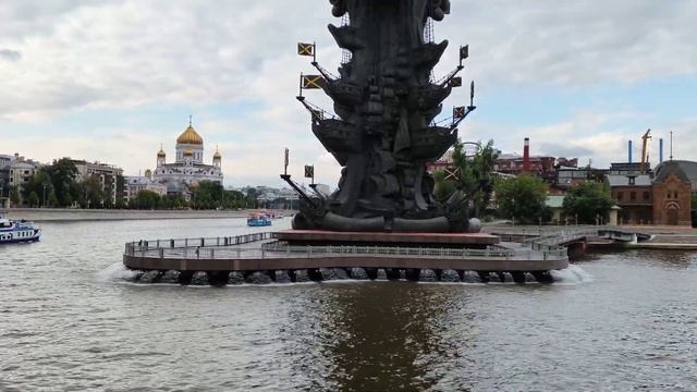 Москва. Крымская набережная, памятник Петру 1. Moscow. Krymskaya embankment, monument to Peter 1 смотреть онлайн