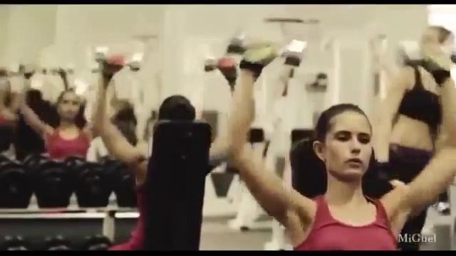 фитоняшки занимаются в фитнес зале смотреть онлайн