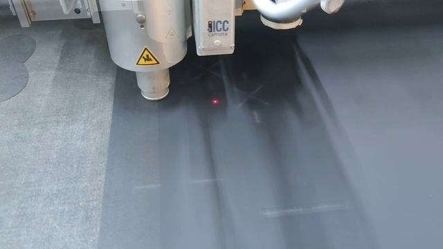 Резка и биговка дизайнерского картона с покрытием SoftTouch смотреть онлайн