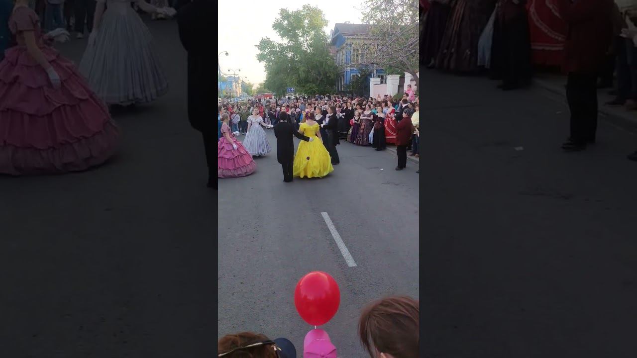 Бал в центре города смотреть онлайн