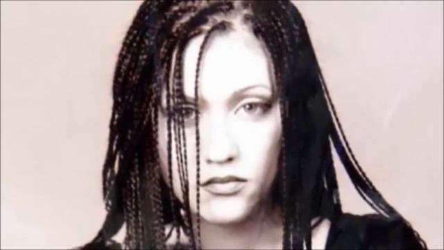 Как выглядит и чем занимается певица Линда.