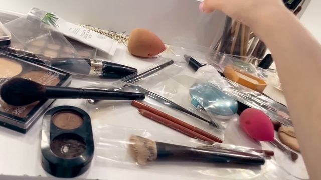 МАКИЯЖ ЗА 1000 РУБЛЕЙ / Треш-обзор салона красоты в Москве смотреть онлайн