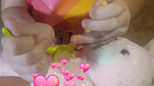 Ника играет в доктора, лечим больного зайку.Nika is playing doctor, treating a sick bunny смотреть онлайн