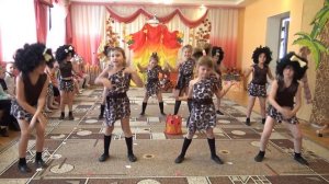 Танец "Дикарей из племени Чумба-Юмба". Детский сад, 10 подг. группа.