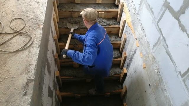 Лестница из бетона в частном доме. Лестница в подвал. Забетонил! смотреть онлайн