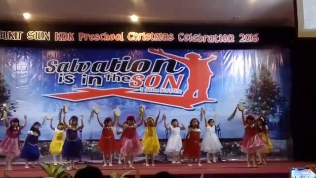 15.12.16 Nicole's tambourine performance Bukit Sion смотреть онлайн
