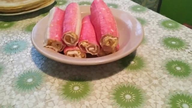 Рулетики из крабовых палочек Наша Муся тоже любит блины смотреть онлайн