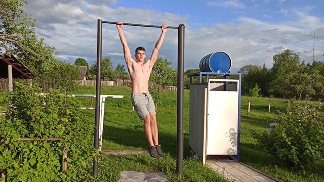 ТРЕНИРОВКА ПРЕССА НА ТУРНИКАХ И БРУСЬЯХ!(Упражнения на свежем воздухе). смотреть онлайн