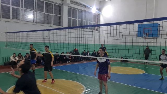 Тәуелсіздік күніне арналған волейболдан аудандық жарыс. 31 -мектеп VS 21-мектеп. смотреть онлайн