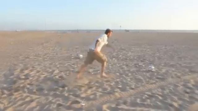 Бекхэм веселится на пляже смотреть онлайн