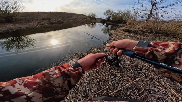 ЖОР ЩУКИ ВЕСНОЙ! НАКОНЕЦ ТО! Ловля щуки на спиннинг с берега. смотреть онлайн