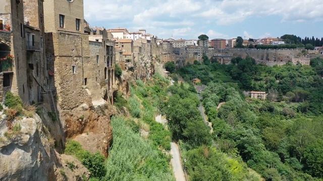 Tuscany Hill Town Drone Tour [4K Mavic 2 Pro] смотреть онлайн