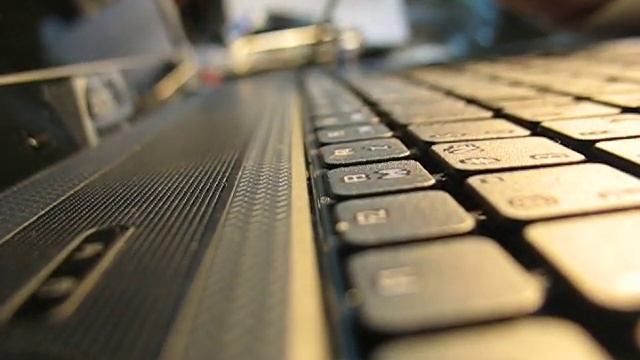 removal снять клавиатуру keyboard Packard bell ACER eMachines (макро видео) смотреть онлайн