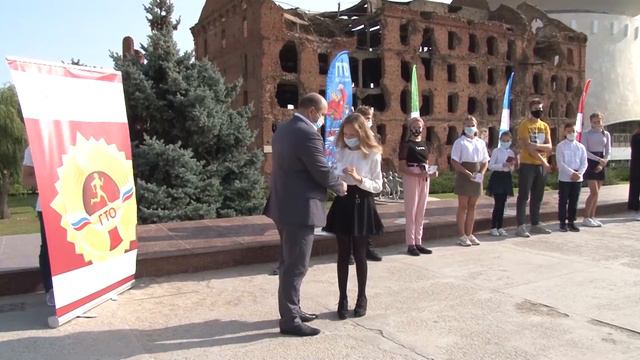 Спорт – это модно: 11 значков ГТО торжественно вручили в Волгограде смотреть онлайн