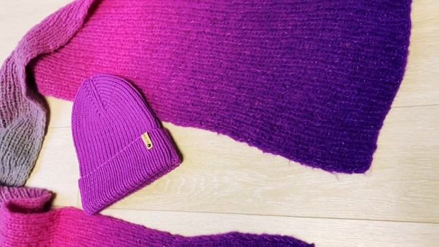 Яркий комплект шапка и шарф с градиентом