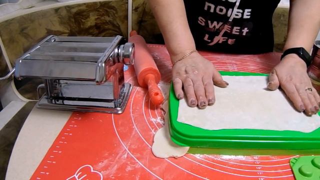 Приготовление мясных пельменей из свино - говяжьего фарша на Чудо пельменнице, 40 штук за 1 раз . смотреть онлайн