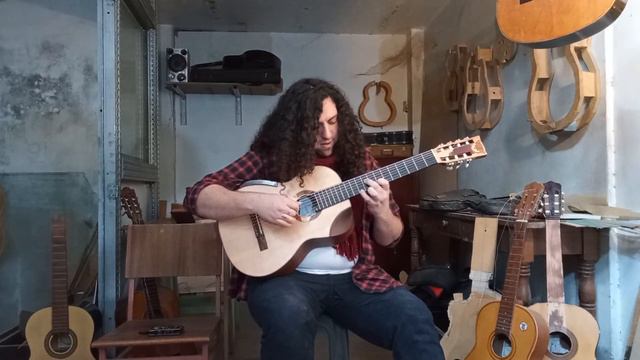 Guitarra clásica de 7 cuerdas смотреть онлайн