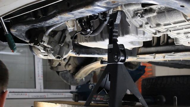 Замена ремня генератора(привода вспом. агрегатов)VW T5GP 2.0tdi.Замена натяжителя ролика VW 2.0tdi. смотреть онлайн