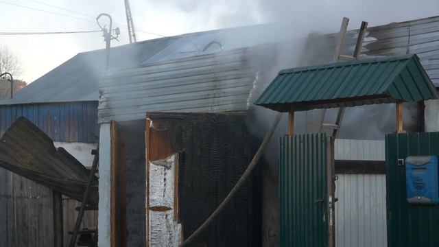Накануне в микрорайоне «Старый Усть-Кут» произошло возгорание. смотреть онлайн