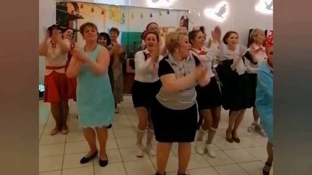 Let's Twist Again на Завтраке в платьях. смотреть онлайн
