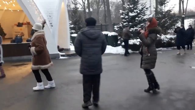 Тополя тополя все в пуху!!!??Танцы в парке Горького!!!??Харьков 2022 смотреть онлайн