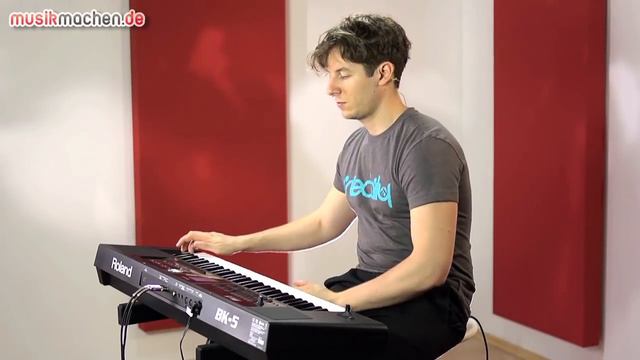 Roland BK-5 Portable Keyboard im Test auf musikmachen.de смотреть онлайн