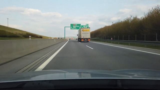 Part1: VW ID3 58 vs KIA e-NIRO | Speed 125 kmh смотреть онлайн