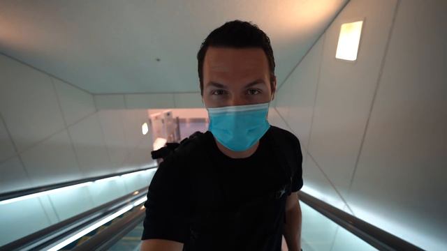 FLYING DURING THE PANDEMIC (Singapore to USA) смотреть онлайн
