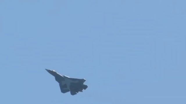 ИСТРЕБИТЕЛЬ СУ-57 + ПЕСНЯ ДЕТСТВА НА НОВЫЙ ЛАД смотреть онлайн