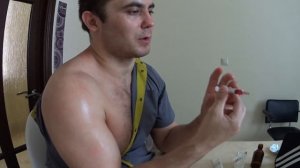 Укол самому себе в плечо