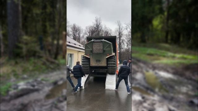 Специальный автомобиль для перевозки вездехода "ШЕРП" (SHERP) с жилым модулем. смотреть онлайн