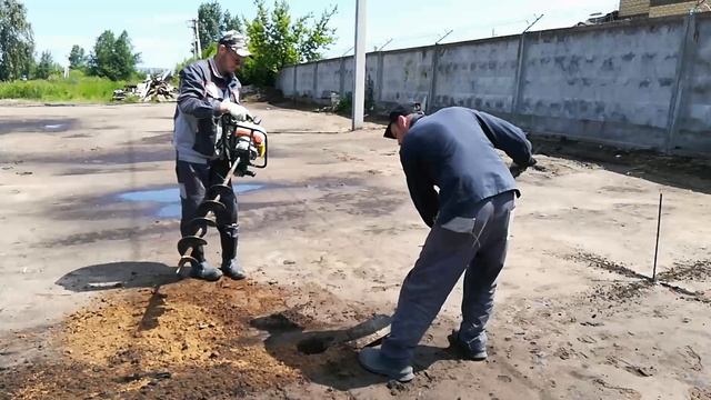 Бурение лунок мотобуром Champion AG252 смотреть онлайн