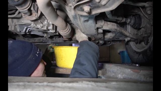 КИА Спортейдж. Как промыть двигатель и заменить масло на автомобиле KIA Sportage 2 2008 г/в смотреть онлайн