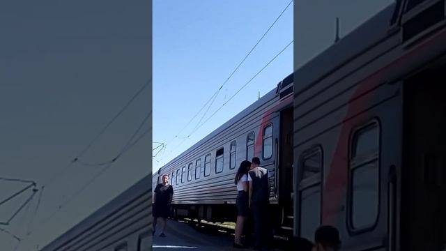 На пассажирской платформе железнодорожной станции Волгоград passenger platform railway station смотреть онлайн