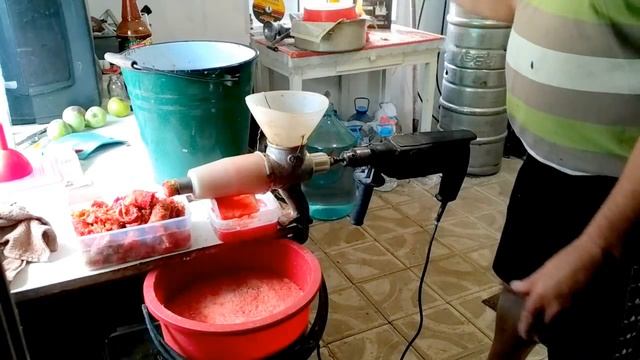 Перерабатываем помидоры дур-машиной ! смотреть онлайн