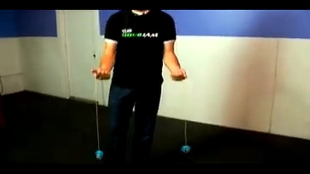 How To Do The Tangler Yo Yo Trick - 16B Looping Tricks with Two Yo Yos смотреть онлайн