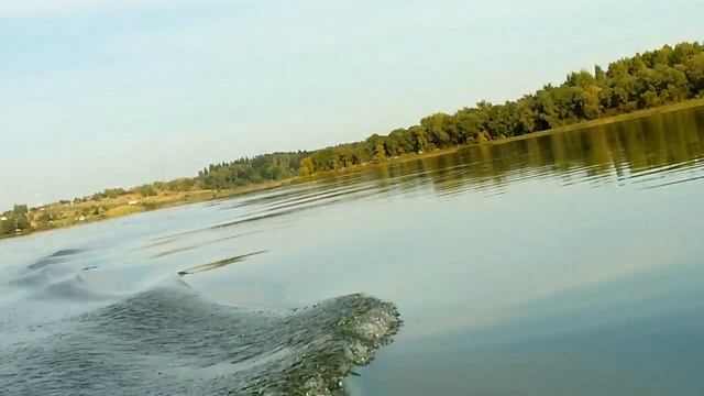 Прокатилась на своей моторной лодке с ветерком.20170925 143106 смотреть онлайн