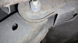 Посторонний стук по кузову сзади.