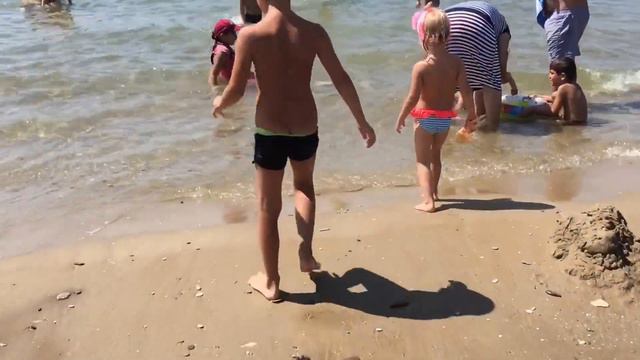 Лермонтово, пляж катаемся с горки смотреть онлайн